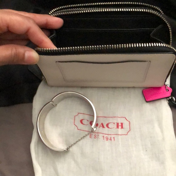 Beautiful Coach wristlet and matching Coach bracelet - Picture 11 of 13